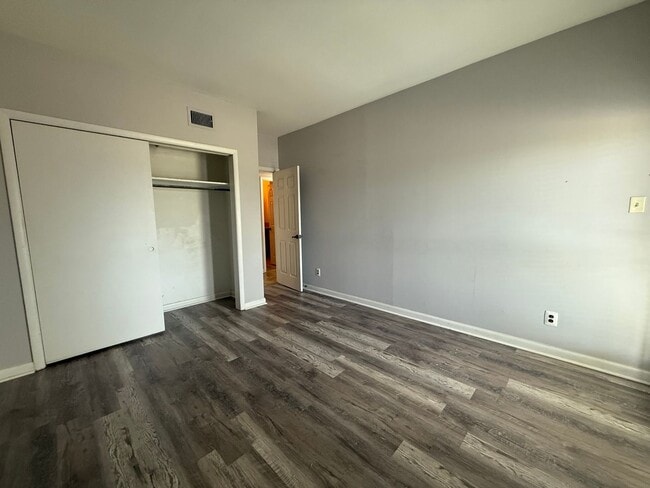 Building Photo - 5709 Lyons View Pike