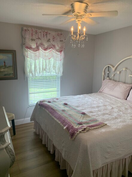 Building Photo - 1049 George St