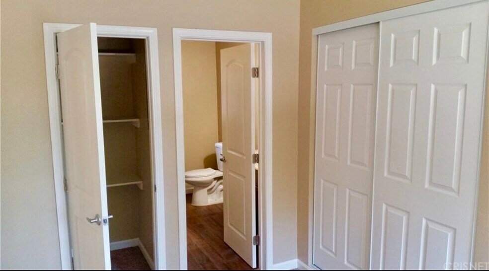 Building Photo - 915 N Los Robles Ave