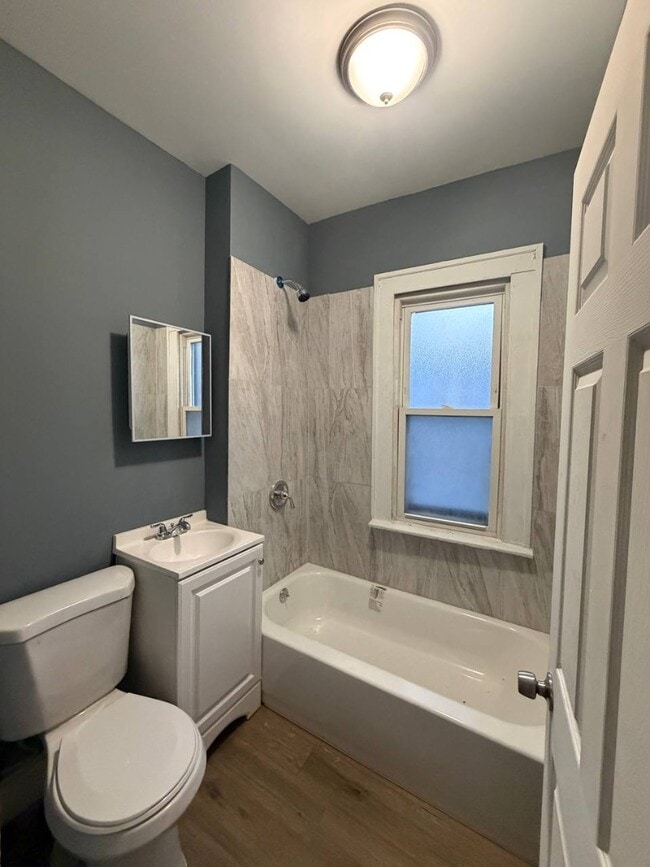 Building Photo - 3BR Single-Family Home with Basement & Off-Street Parking