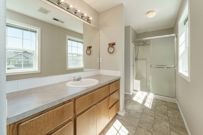 Building Photo - Your Next Home Awaits! 4BR/2.5BA with Fenc...