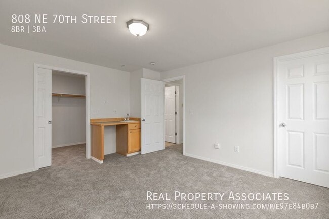 Building Photo - 808 NE 70th St