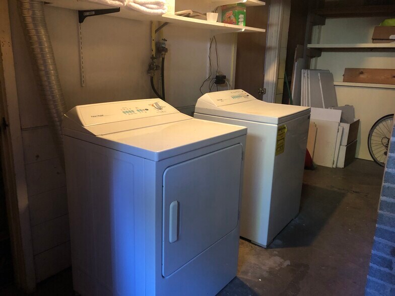 Building Photo - 1010 NW Fisk St