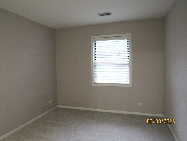Building Photo - 352 Pembroke Ct