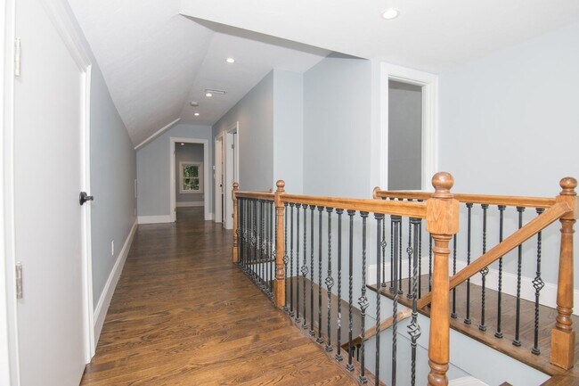 Building Photo - No Brokers Fee. InUnit Washer/Dryer, centr...