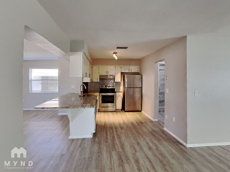 Building Photo - 7511 Hawthorn Dr