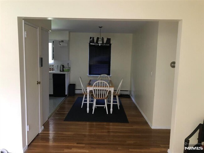 Building Photo - 4 Rolling Ridge Rd