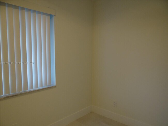 Building Photo - 5980 SW 40th Ave