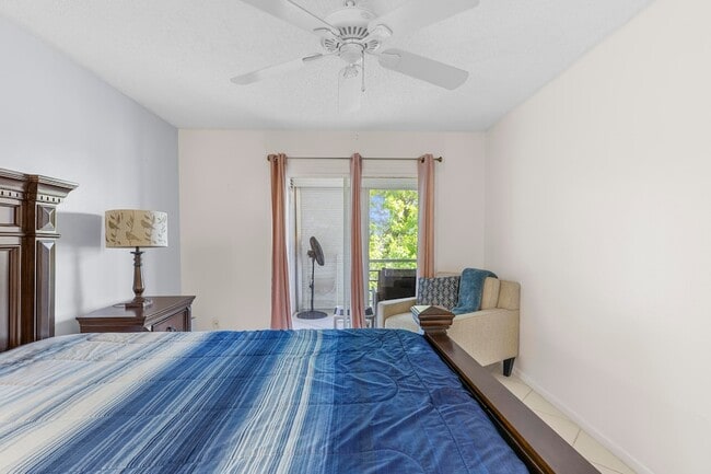 Building Photo - 3028 Harwood D