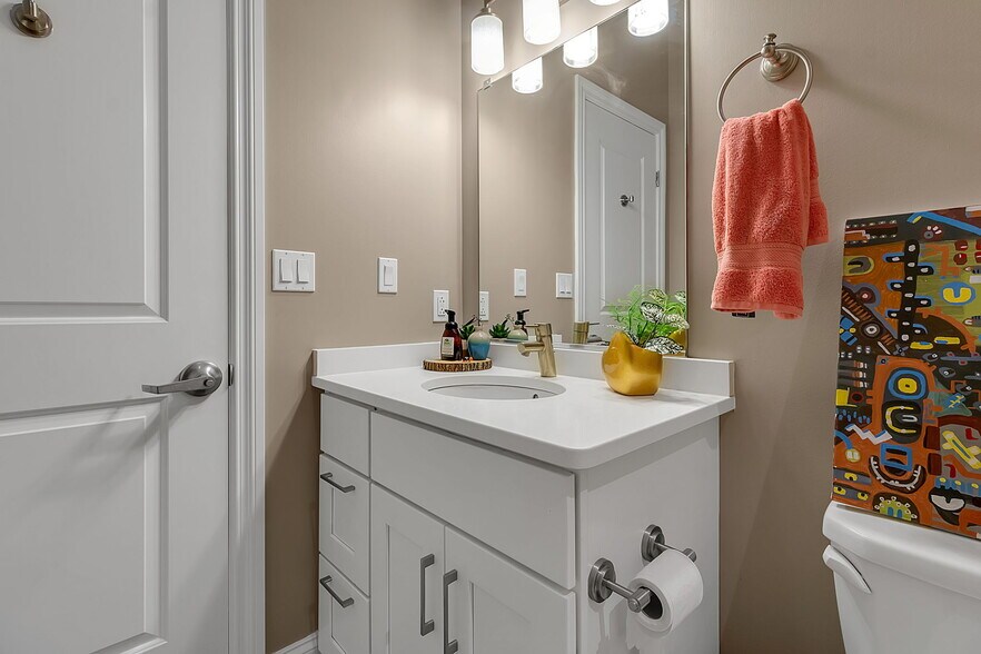 Building Photo - 251 Main St