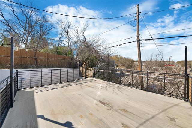 Building Photo - 2303 Park Hill Dr