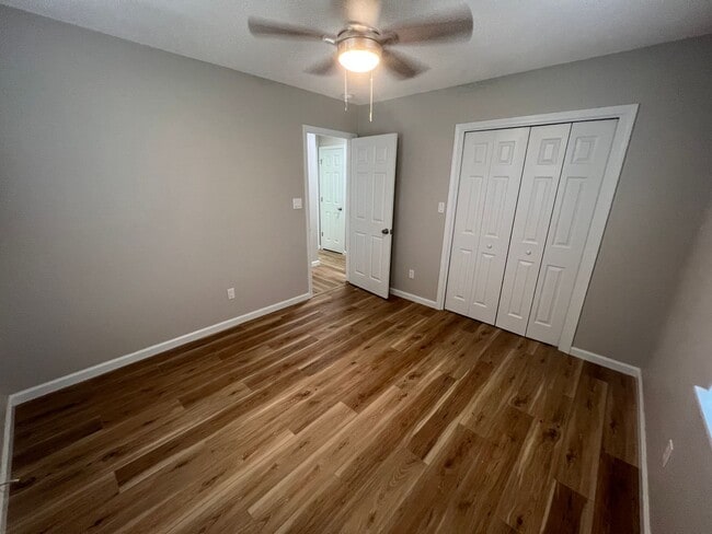 Building Photo - Pensacola - 2 Bedroom, 1 Bathroom - lawn care included