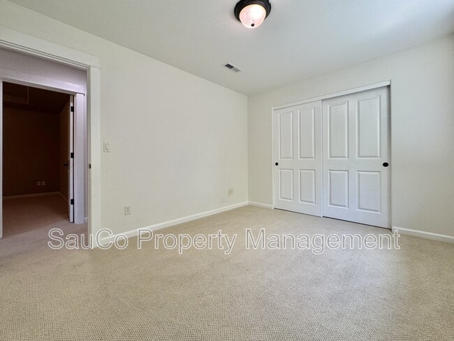 Building Photo - 7182 NE Rockridge Pl