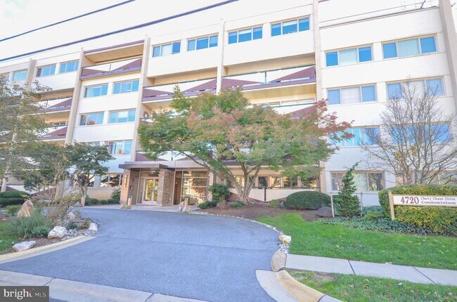 Building Photo - 4720 Chevy Chase Dr
