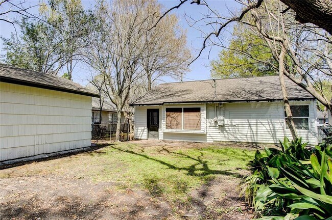 Building Photo - 4137 Woodfin St