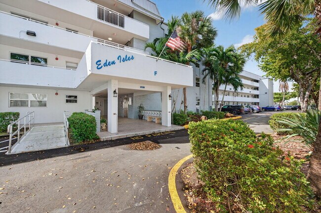 Building Photo - 3550 NE 169th St