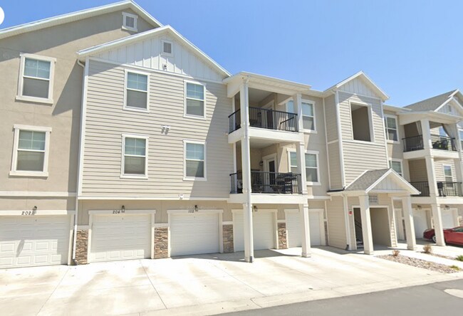 Primary Photo - 3 Bed/2 Bathroom home in Herriman