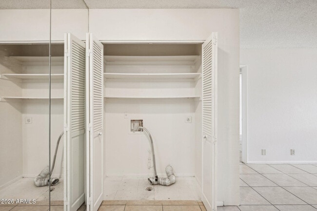 Building Photo - 9001 W Elm St