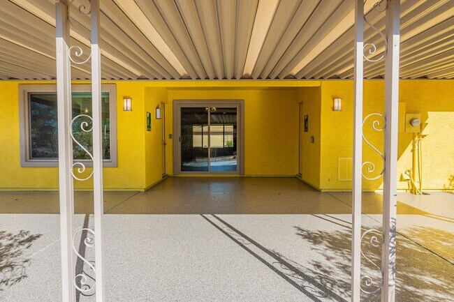 Building Photo - Modern Updated Home in Gated Community of ...