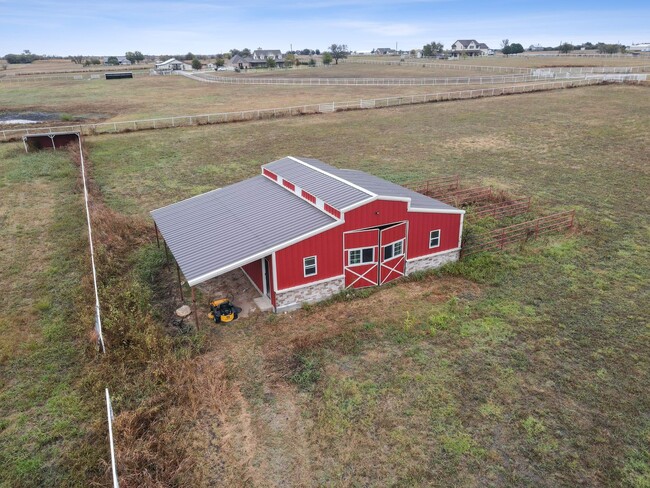 Building Photo - Beautiful Country Home with Horse Barn on ...