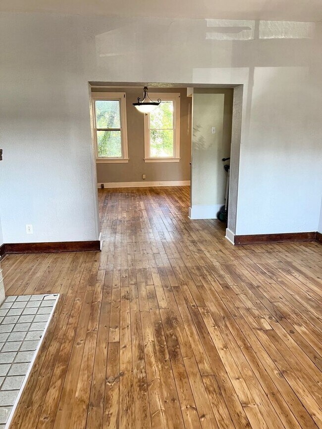 Building Photo - Newly Remodeled 3 or 4 Bedroom in Swissval...
