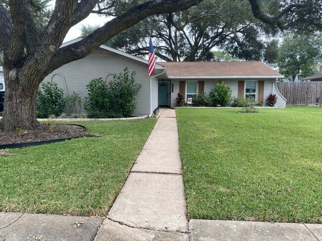 Primary Photo - 2201 Francis Dr