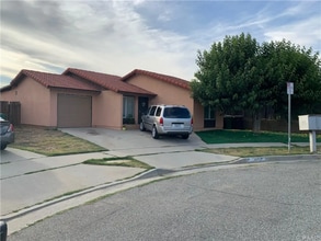 Building Photo - 497 Cheyenne Cir