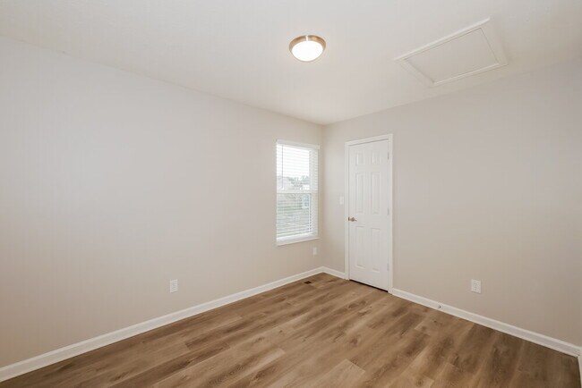 Building Photo - 3402 Enclave Ln