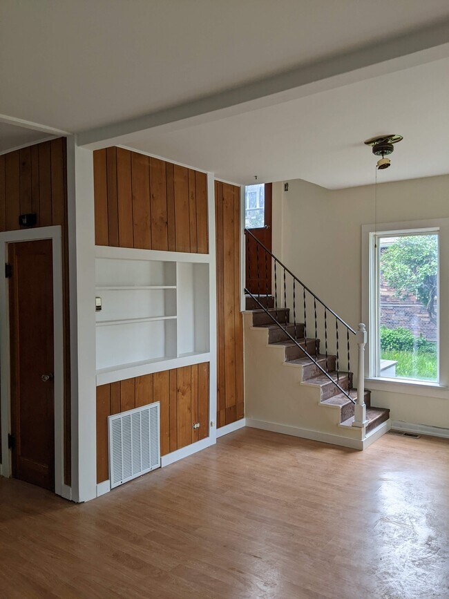 Building Photo - 214 S G St