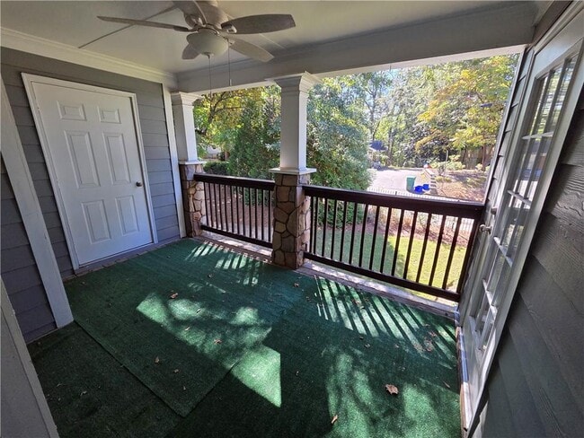 Building Photo - 1304 Madison Ln S E