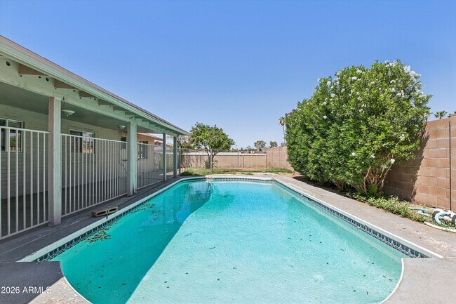 Building Photo - 3020 W Hartford Dr