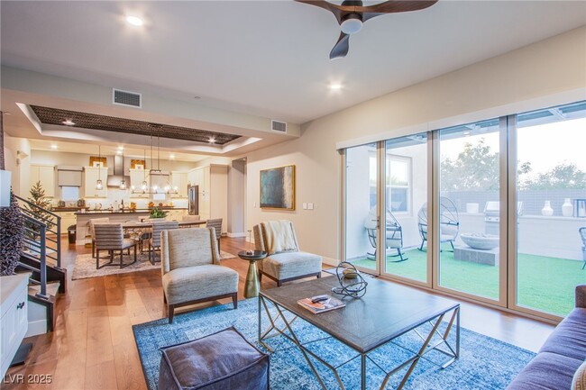 Building Photo - 10960 Merito Ct
