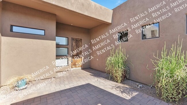 Building Photo - 12526 N Placita El Cobo