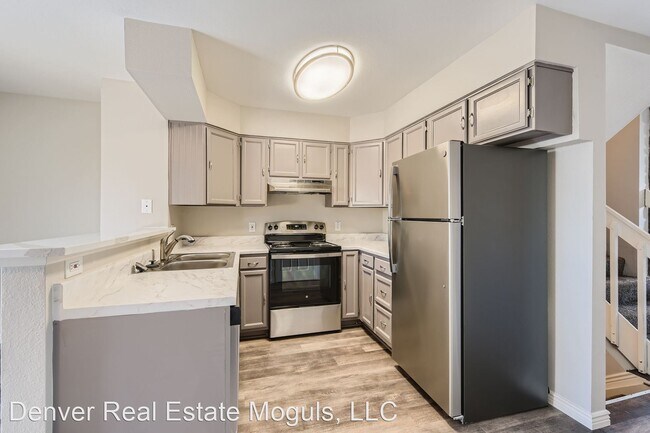 Building Photo - 2 br, 2.5 bath House - 9575 Coal Mine Ave  #A