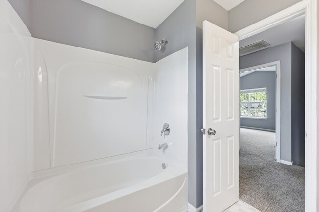 Building Photo - 3911 Hathaway Hills Dr
