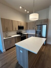 Building Photo - 4180 Sunrise Hwy