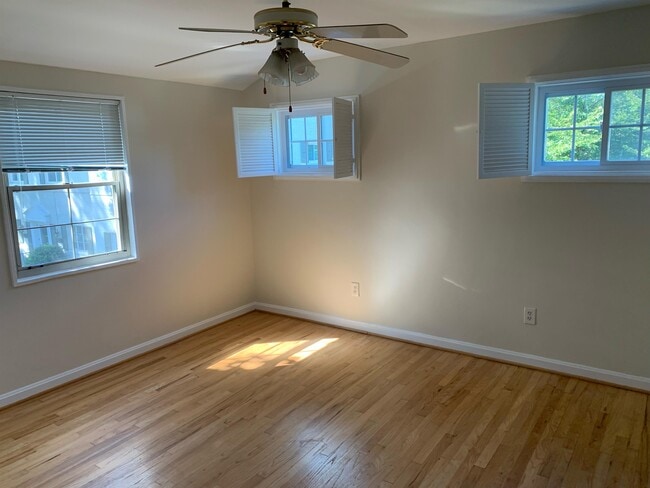 Building Photo - 5358 Pooks Hill Rd