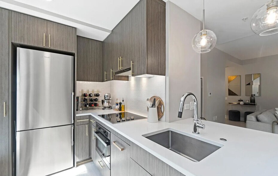 Building Photo - 1211 Van St SE