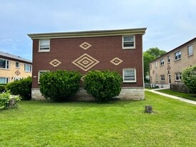Building Photo - 2950 S 60th St