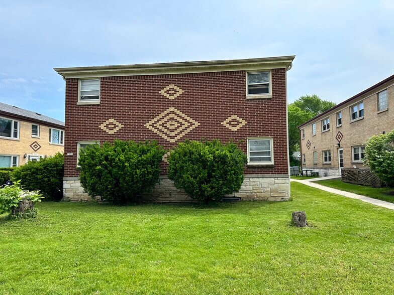 Primary Photo - 2950 S 60th St