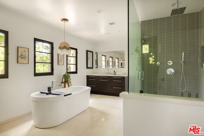 Building Photo - 1745 N Vista St