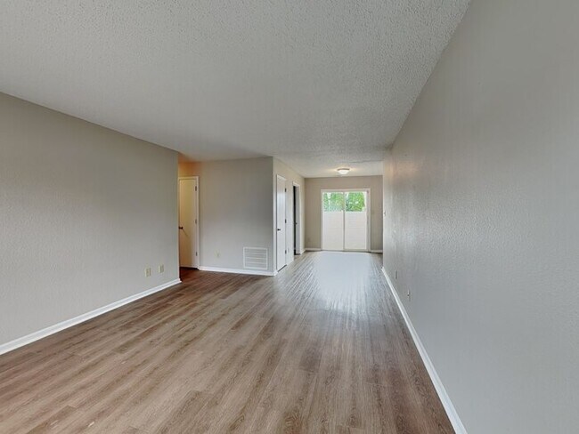Building Photo - 4073 FairOaks Dr