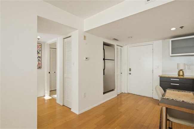 Building Photo - 701 S Madison Ave