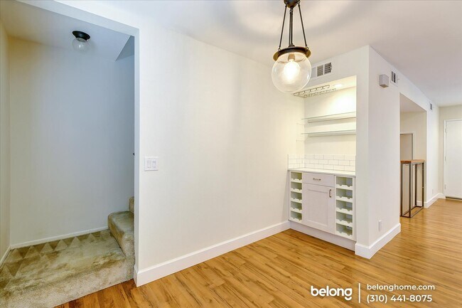 Building Photo - 720 Waterloo St