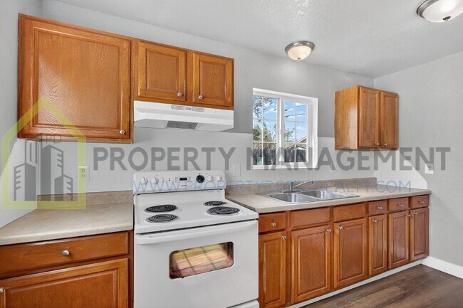 Building Photo - 3647 18th Ave