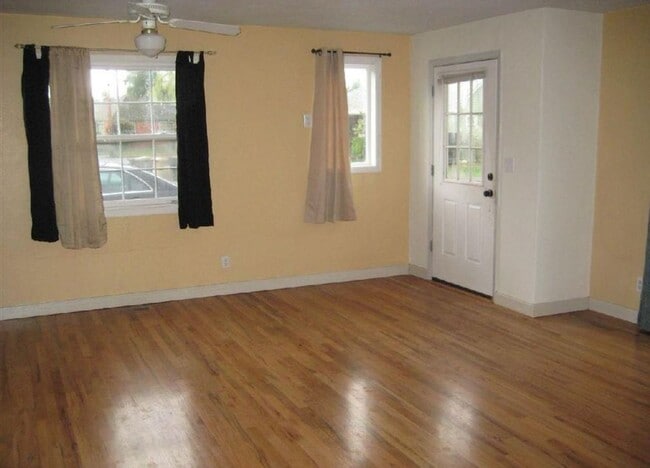 Building Photo - Great location, walking distance from OSU