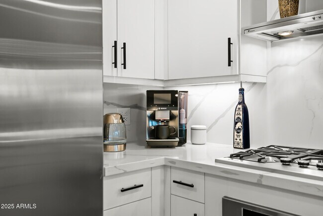 Building Photo - 7167 E Rancho Vista Dr