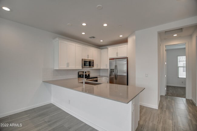 Building Photo - 4655 S Vapor
