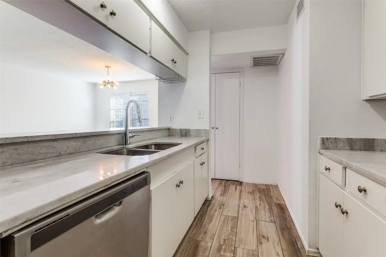 Building Photo - 5881 Preston View Blvd