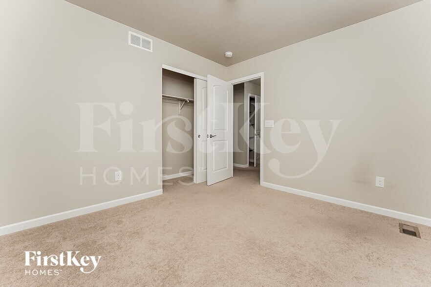 Building Photo - 1902 Villageview Ln